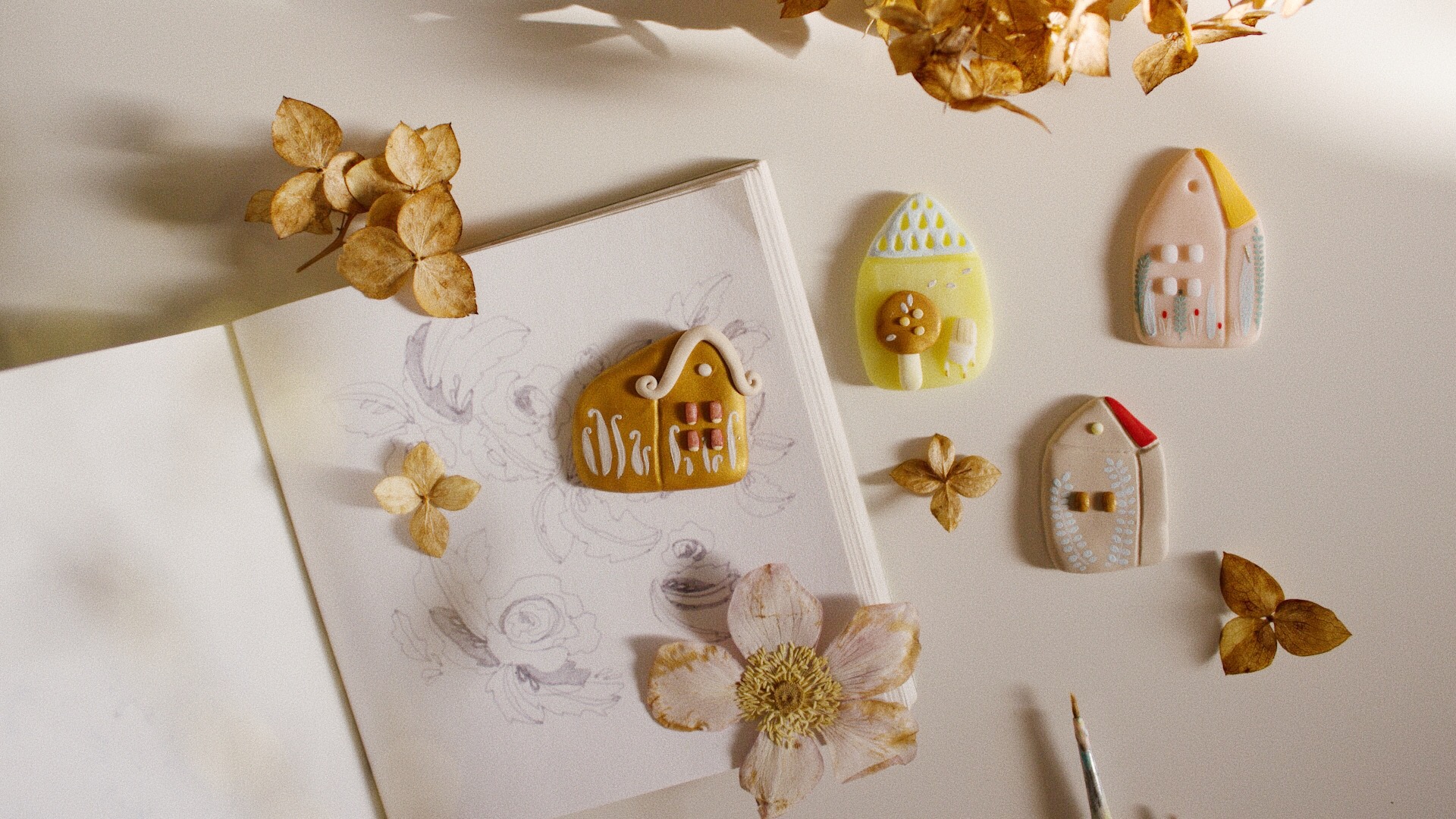 Брошь из полимерной глины, ручная работа, роспись вручную, пластика fimo, handmade, подарок своими руками